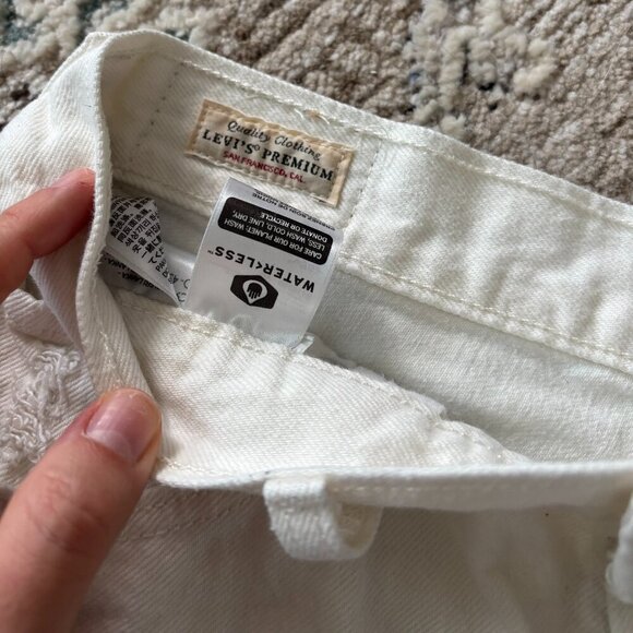 Levi's 501 Off-White High-Rise 5 Button Fly Distressed Jean Shorts Size 28 - Picture 3 of 6